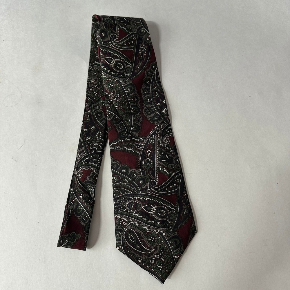 Resilio Mens Silk Paisley Tie Burgundy Green Black Made in USA Classic Vintage